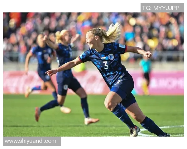 2014年世界杯决赛回顾：荷兰与西班牙的激烈对决与历史意义