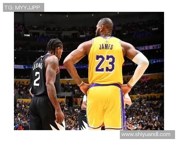 热火大胜湖人，莱昂纳德全场砍下35分17篮板，赛场精彩回顾